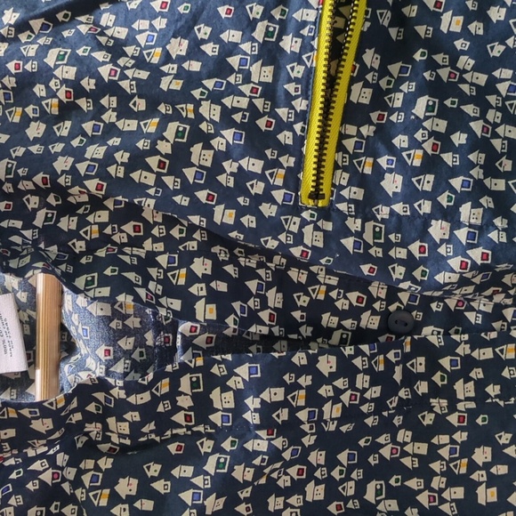 Cali Girls Athleasure Casual Work Novelty Print Shirt with Yellow Accent XL - Picture 6 of 6